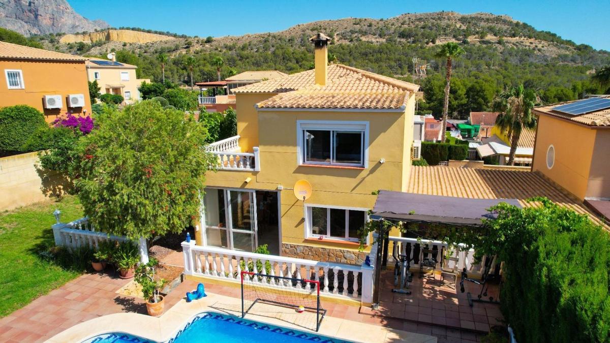 Properties for sale and rent in Spain photo 2