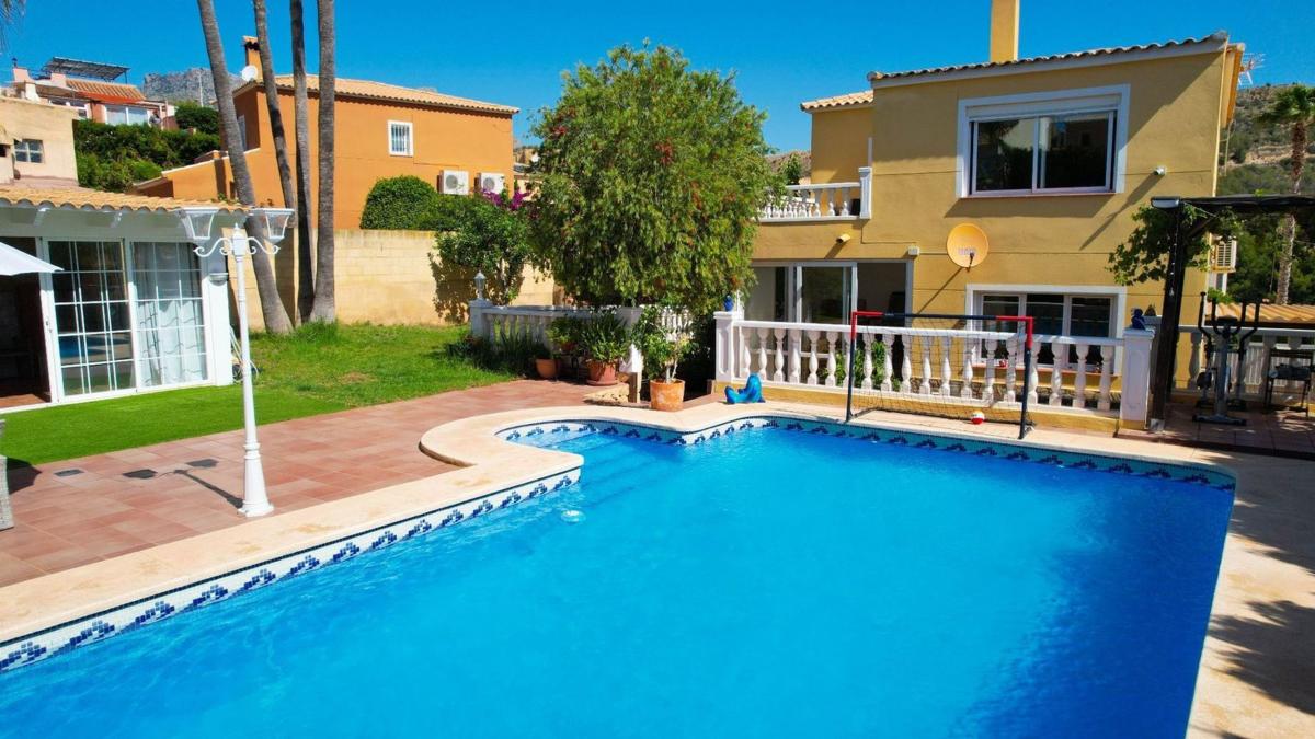 Properties for sale and rent in Spain photo 4