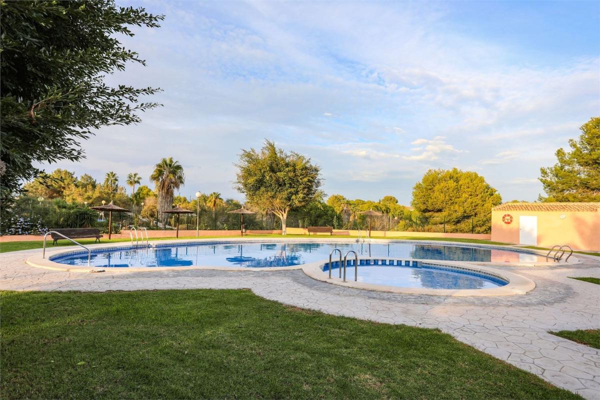 Venta de piso en Piso en Calle Ruidera, Los Balcones - Los Altos del Edén, Torrevieja, Torrevieja
photo 2