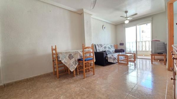 Sprzedaż mieszkania w Piso en Calle Zoa, 73, Antonio Machado, Torrevieja, Torrevieja
 photo 1