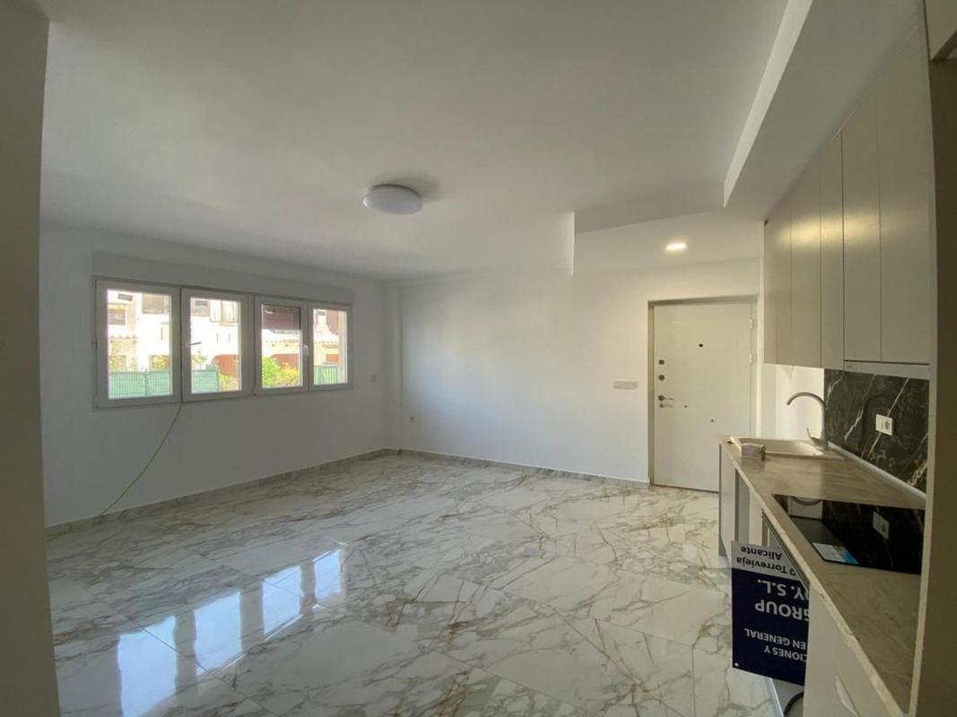 Venta de piso en Piso en Calle Islandia, Playa de los Locos, Torrevieja, Torrevieja
photo 5