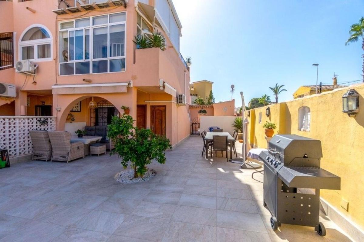Venta de piso en Piso en Calle Villa Madrid, Parque de las Naciones, Torrevieja, Torrevieja
photo 1