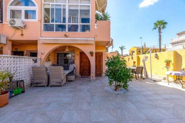 Venta de piso en Piso en Calle Villa Madrid, Parque de las Naciones, Torrevieja, Torrevieja
thumbnail 2