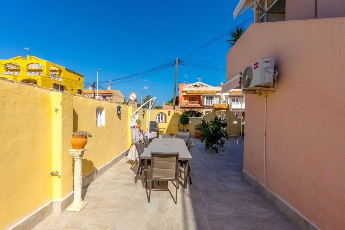 Venta de piso en Piso en Calle Villa Madrid, Parque de las Naciones, Torrevieja, Torrevieja
photo 5