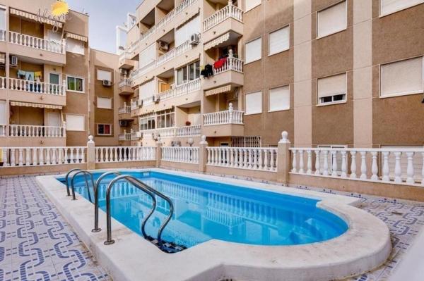 Venta de piso en Piso en Calle Caballero de Rodas, Las Piscinas Naturales, Torrevieja, Torrevieja
 photo 2