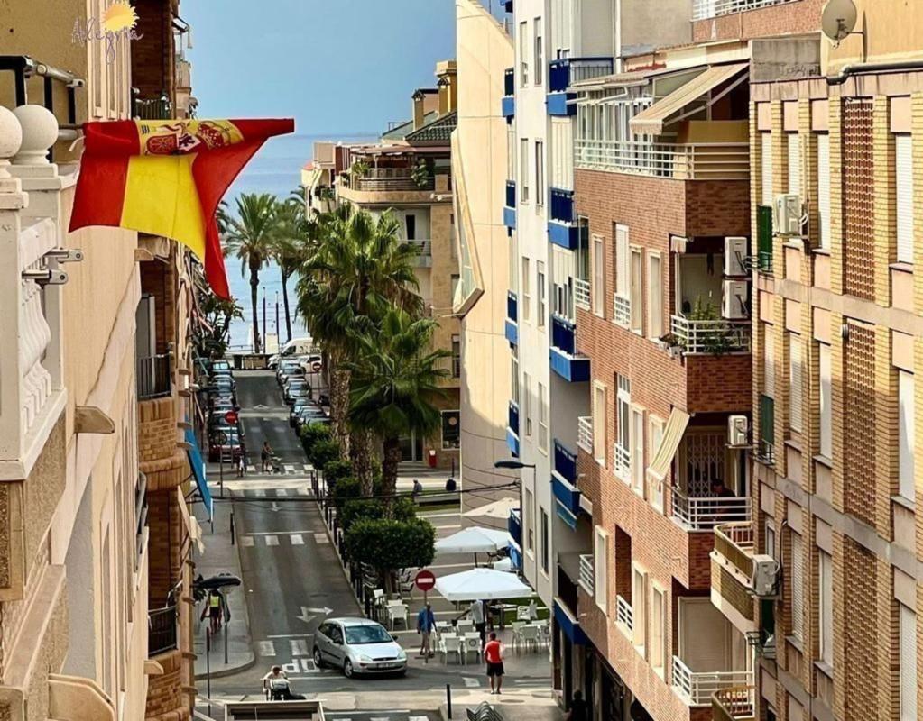 Venta de piso en Piso en Calle Caballero de Rodas, Las Piscinas Naturales, Torrevieja, Torrevieja
photo 3