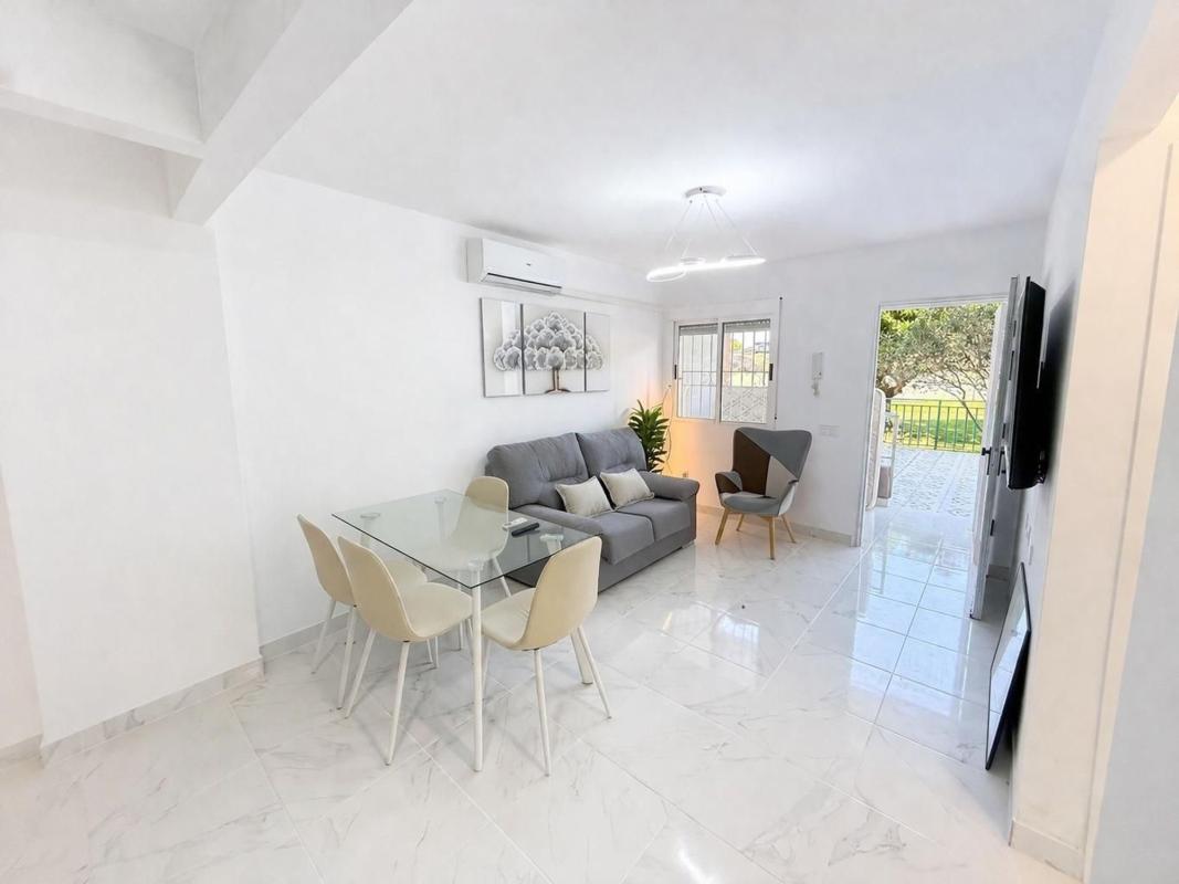 Venta de piso en Piso en Calle Villa Madrid, 39, Parque de las Naciones, Torrevieja, Torrevieja
photo 2