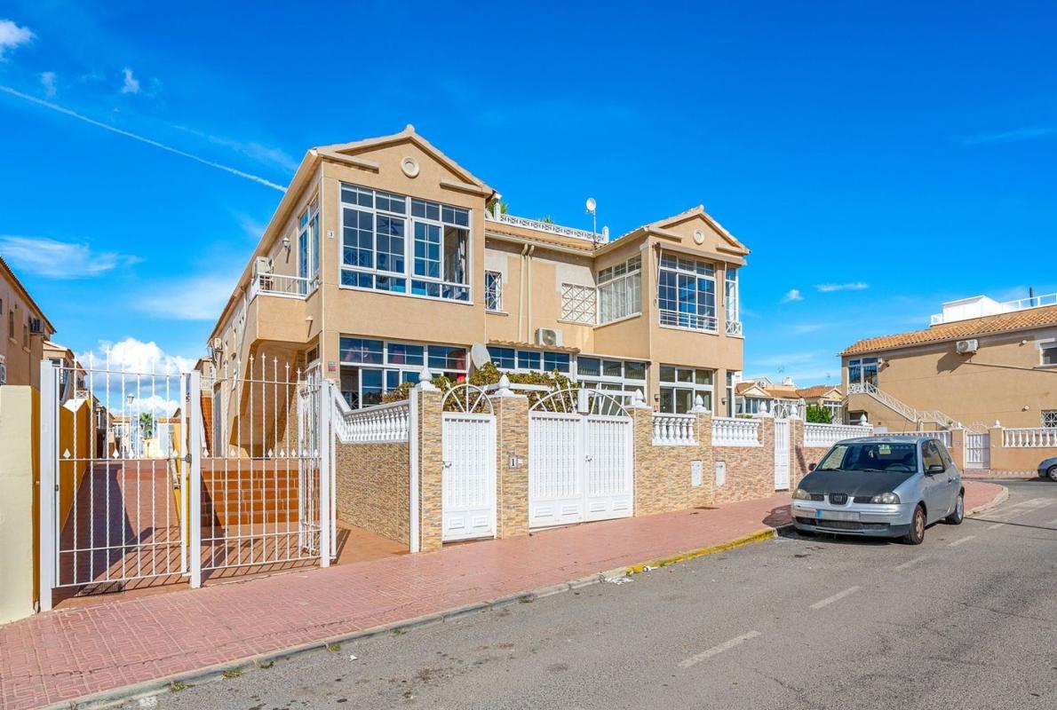 Penthouse sale in Ático en Calle Federico Lopez Pizana, Parque Acuático - Sector 25, Torrevieja, Torrevieja photo 1