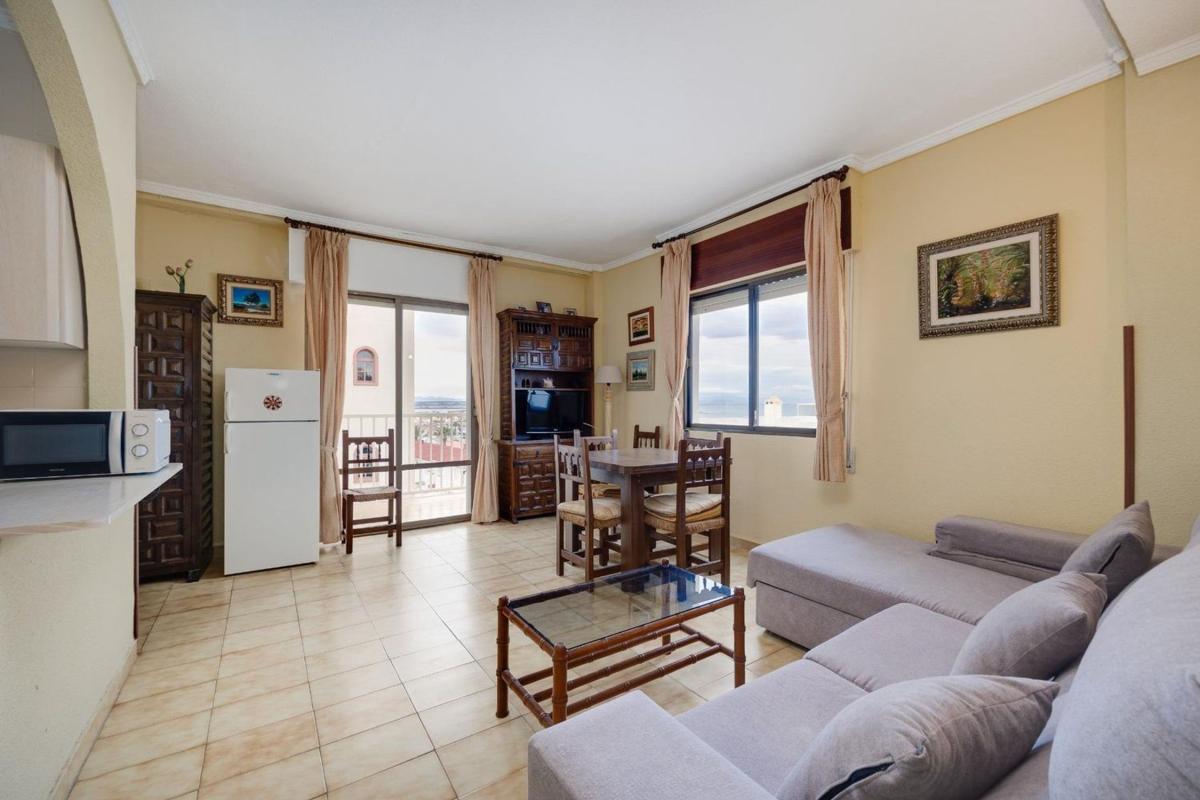 Sale of apartment in Piso en Torreblanca, Torrevieja, Torrevieja
 photo 2