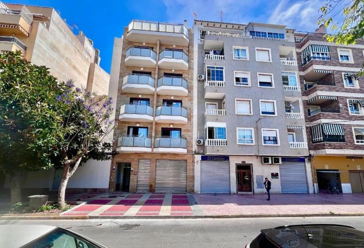 Sprzedaż mieszkania w Piso en Avenida de la Estación, Puerto Deportivo, Torrevieja, Torrevieja
photo 1