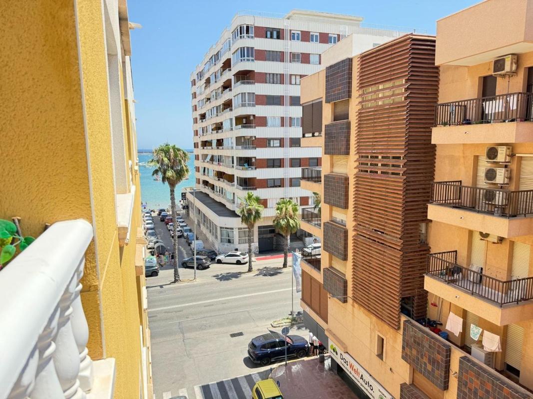 Venta de piso en Piso en Los Europeos, Torrevieja, Torrevieja
photo 1