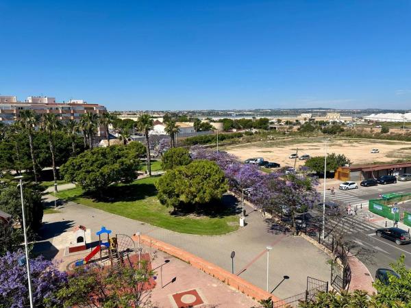 Sprzedaż mieszkania w Piso en Puerto Deportivo, Torrevieja, Torrevieja
thumbnail 2