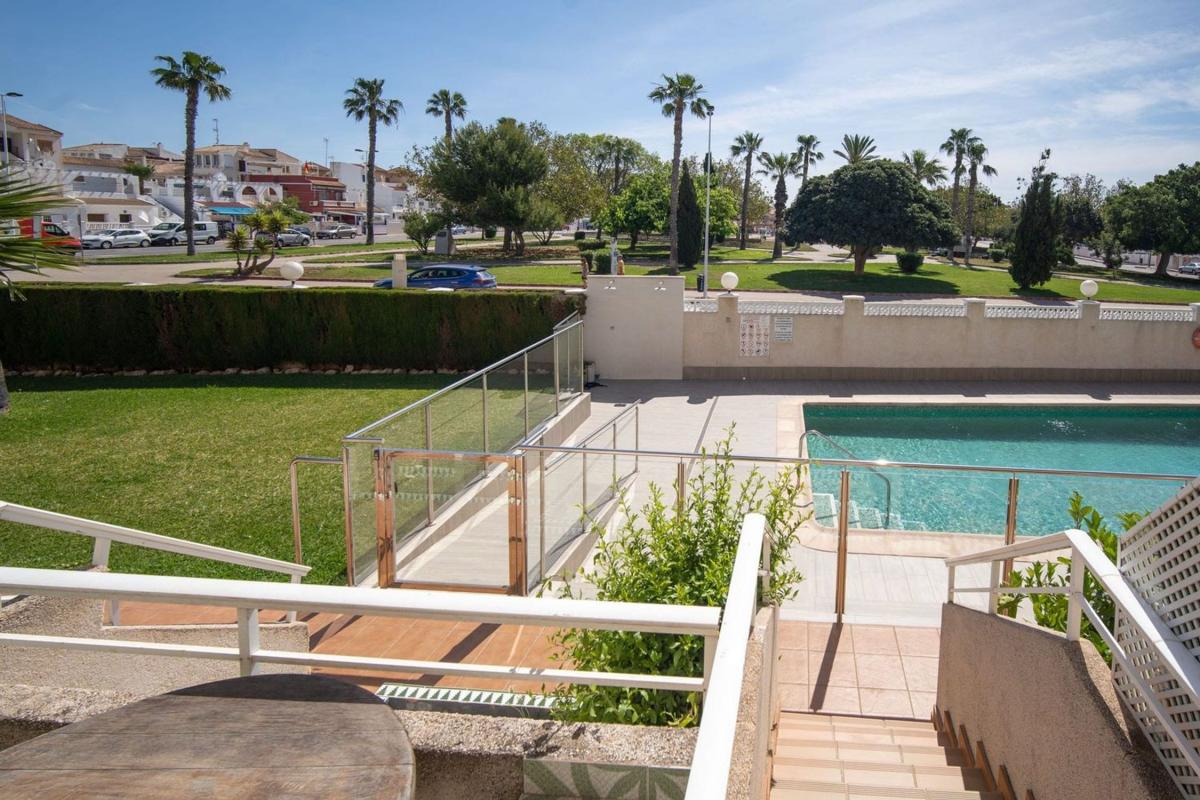 Sale of apartment in Piso en Paris, 123, Nueva Torrevieja, Torrevieja, Torrevieja
photo 1