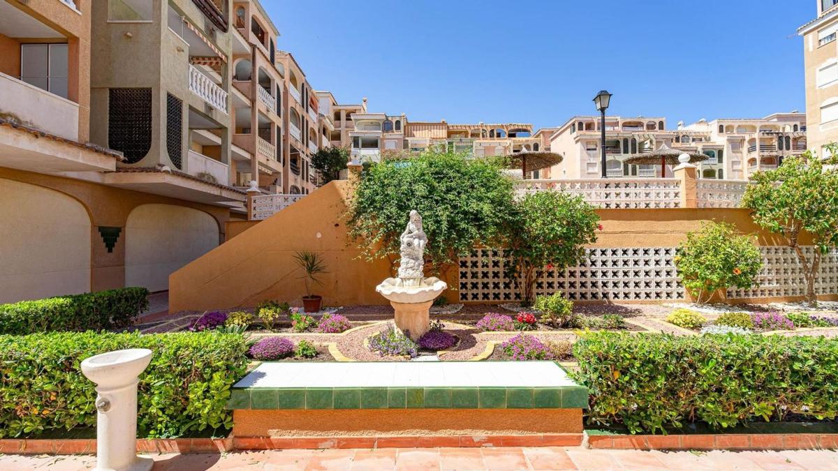 Sprzedaż mieszkania w Piso en Calle de Orihuela s/n, Parque de las Naciones, Torrevieja, Torrevieja
photo 2