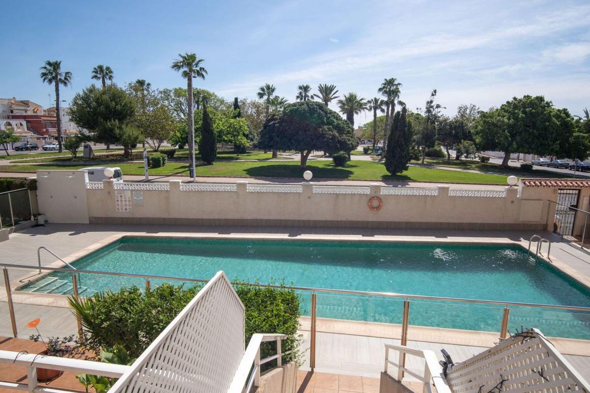 Продажа квартиры на Piso en Avenida Paris s/n, Zona los Frutales, Torrevieja, Торревьеха
photo 1