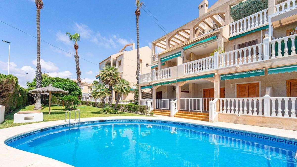 Venta de piso en Piso en Calle Gandhi, Zona los Frutales, Torrevieja, Torrevieja
photo 1