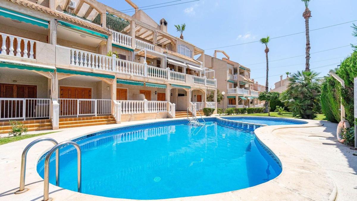 Venta de piso en Piso en Calle Gandhi, Zona los Frutales, Torrevieja, Torrevieja
photo 3