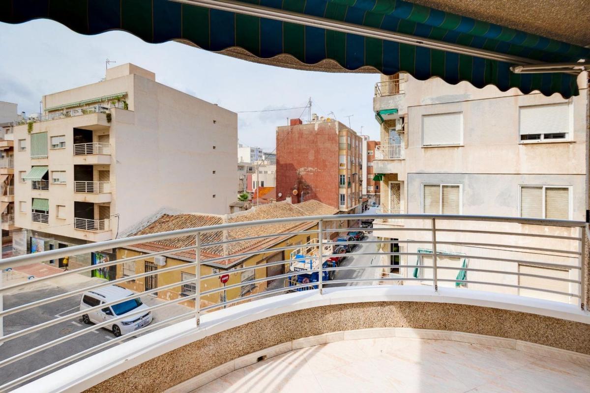 Sprzedaż mieszkania w Piso en Calle Gumersindo, Centro - Muelle Pesquero, Torrevieja, Torrevieja
photo 2