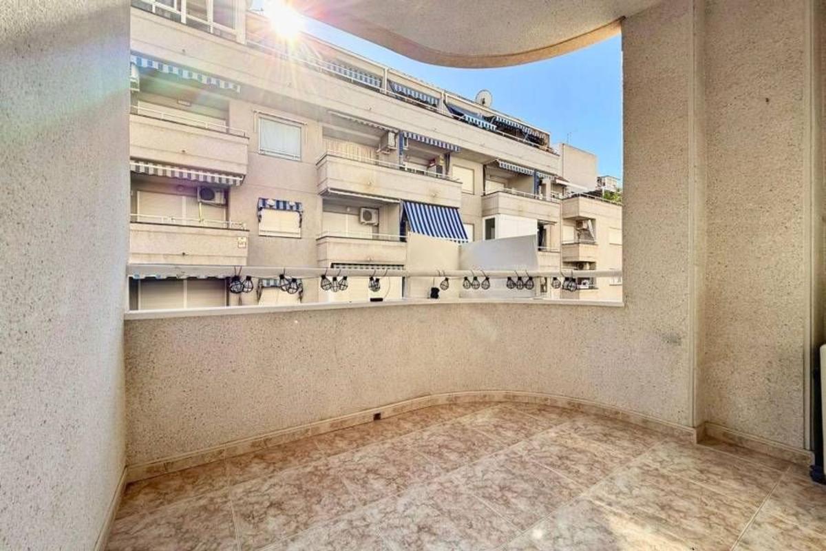 Venta de piso en Piso en Calle Zoa, 56, Antonio Machado, Torrevieja, Torrevieja
photo 2