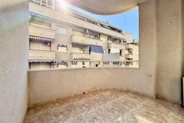 Sprzedaż mieszkania w Piso en Calle Zoa, 56, Antonio Machado, Torrevieja, Torrevieja
 photo 2