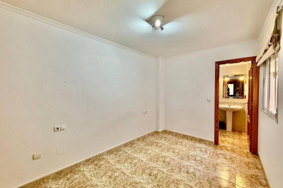 Venta de piso en Piso en Calle Zoa, 56, Antonio Machado, Torrevieja, Torrevieja
photo 5