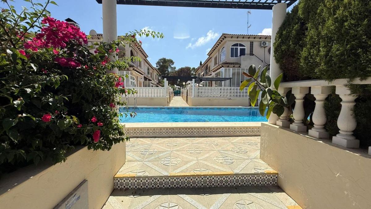 Venta de piso en Piso en Calle Maladeta s/n, Los Balcones - Los Altos del Edén, Torrevieja, Torrevieja
photo 2