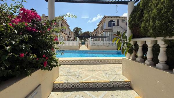 Venta de piso en Piso en Calle Maladeta s/n, Los Balcones - Los Altos del Edén, Torrevieja, Torrevieja
thumbnail 1