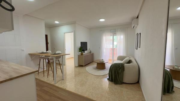 Venta de piso en Piso en Las Piscinas Naturales, Torrevieja, Torrevieja
thumbnail 2