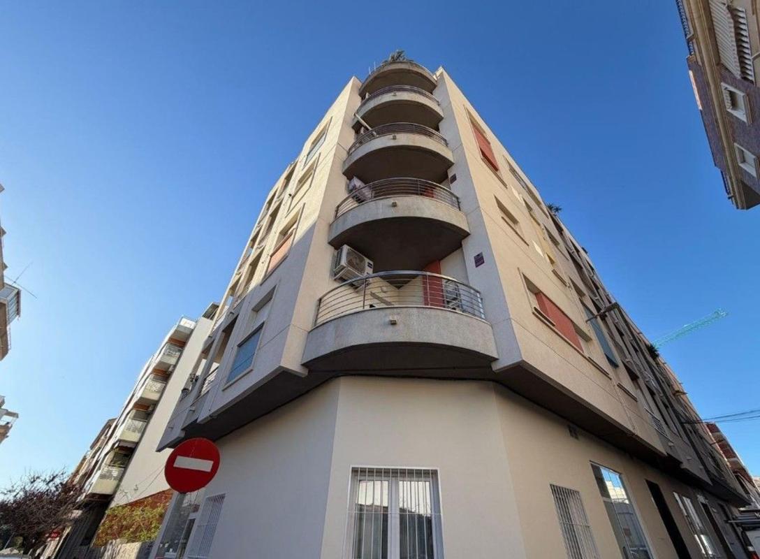 Sprzedaż mieszkania w Piso en Calle Campoamor, Puerto Deportivo, Torrevieja, Torrevieja
photo 1