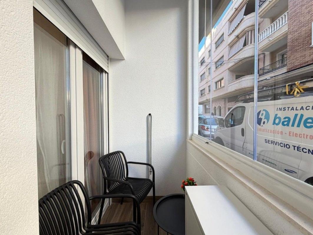 Sprzedaż mieszkania w Piso en Calle Campoamor, Puerto Deportivo, Torrevieja, Torrevieja
photo 3