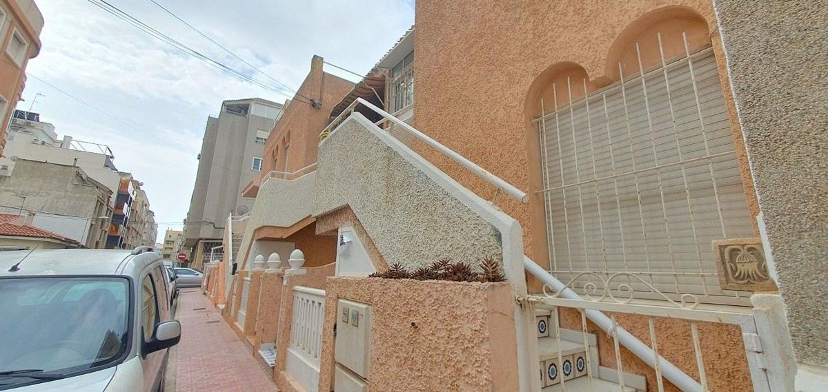 Продажа дуплекса на Dúplex en Calle Arquitecto Larramendi, 16, Avenida Habaneras - Curva de Palangre, Torrevieja, Торревьеха photo 2