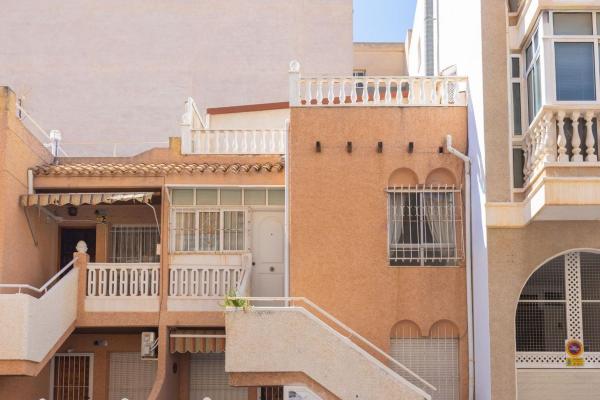 Casa o chalet independiente en Calle Arquitecto Larramendi s/n, Avenida Habaneras - Curva de Palangre, Torrevieja photo 2
