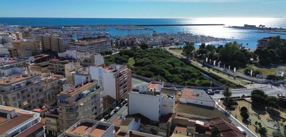 Sprzedaż mieszkania w Piso en Calle Campoamor, Puerto Deportivo, Torrevieja, Torrevieja
photo 1