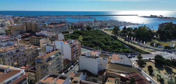 Sprzedaż mieszkania w Piso en Calle Campoamor, Puerto Deportivo, Torrevieja, Torrevieja
photo 1