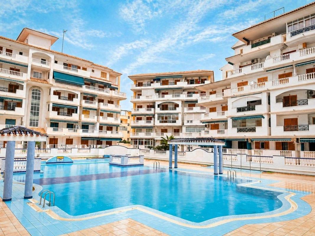 Sprzedaż mieszkania w Piso en Avenida de Soria, Los Europeos, Torrevieja, Torrevieja
photo 1