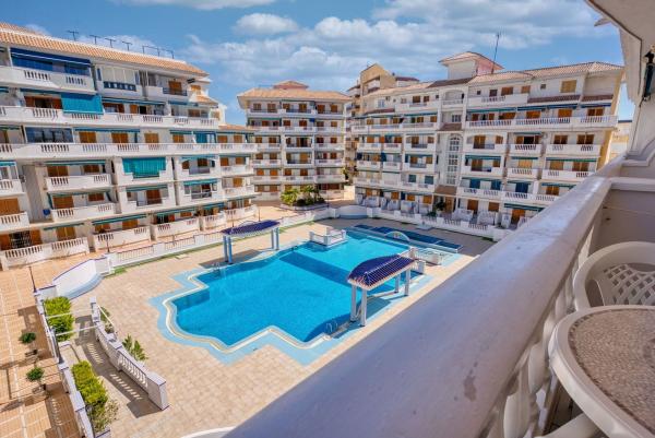 Venta de piso en Piso en Avenida Bélgica, Los Europeos, Torrevieja, Torrevieja
 photo 1