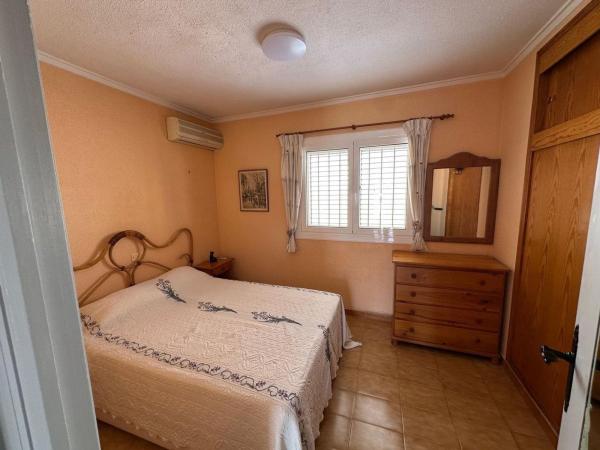 Chalet pareado en Calle Ebro, Zona los Frutales, Torrevieja thumbnail 2