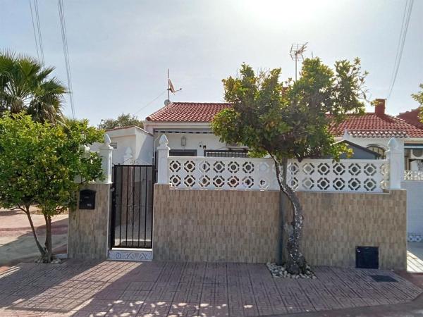 Independent chalet for sale in Casa o chalet en La Siesta - El Salado - Torreta, Torrevieja, Torrevieja
 photo 1
