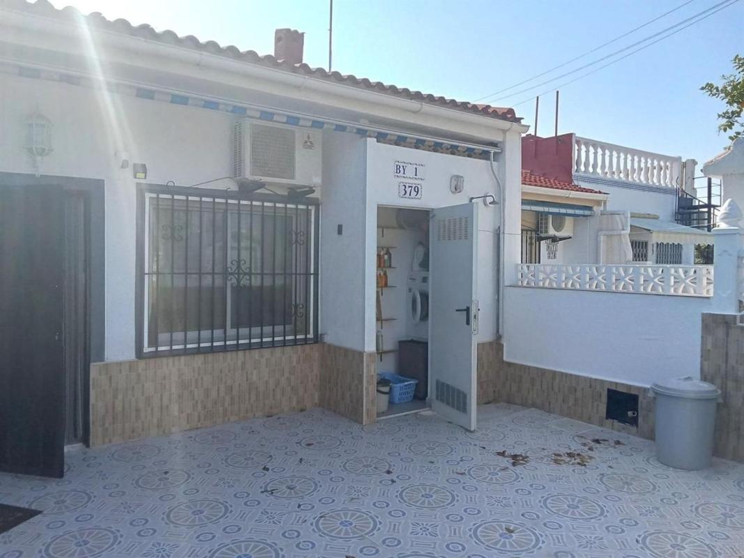 Sale of independent chalet in Casa o chalet en La Siesta - El Salado - Torreta, Torrevieja, Torrevieja
 photo 3