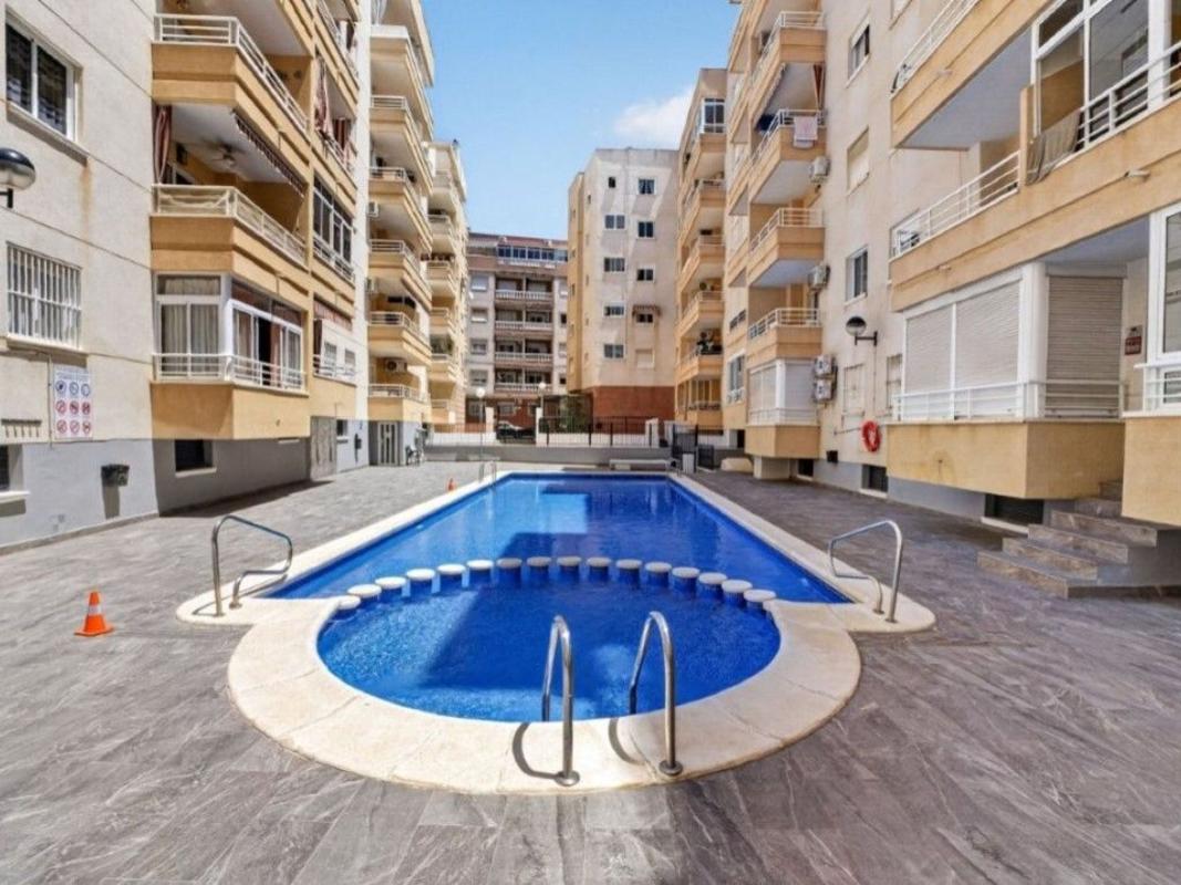 Sprzedaż mieszkania w Piso en Calle San Julián, Parque de las Naciones, Torrevieja, Torrevieja
photo 1