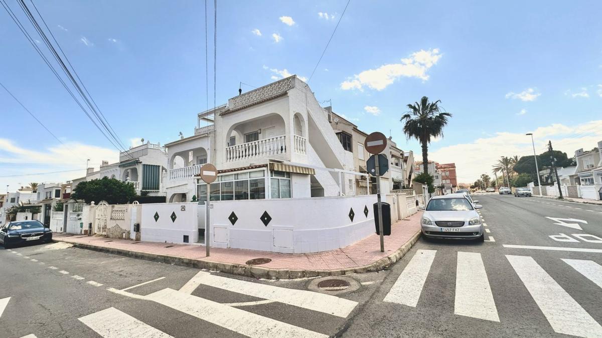 Venta de piso en Piso en Calle Roberto Koch, 77, Zona los Frutales, Torrevieja, Torrevieja
photo 2