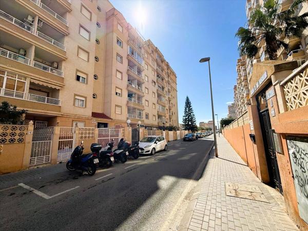 Venta de piso en Piso en Calle Joven Pura, Nueva Torrevieja, Torrevieja, Torrevieja
 photo 2