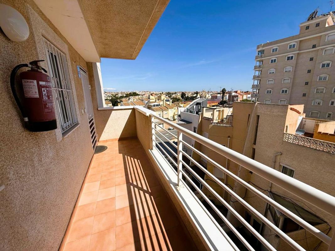 Venta de piso en Piso en Calle Joven Pura, Nueva Torrevieja, Torrevieja, Torrevieja
photo 3