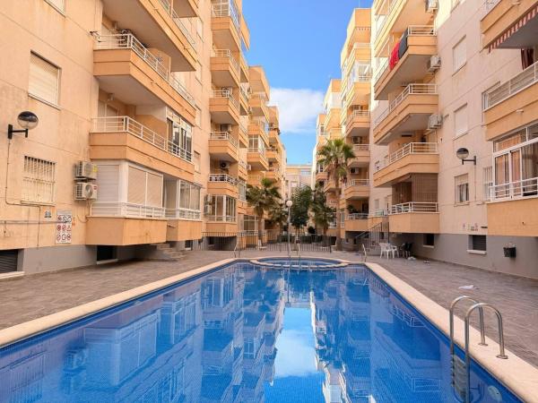 Venta de piso en Piso en Calle la Loma, Antonio Machado, Torrevieja, Torrevieja
photo 1