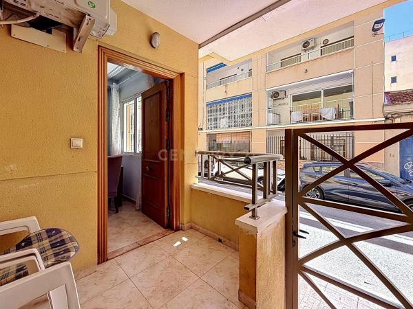 Venta de piso en Piso en Calle de Pedro Lorca s/n, Las Piscinas Naturales, Torrevieja, Torrevieja
thumbnail 3