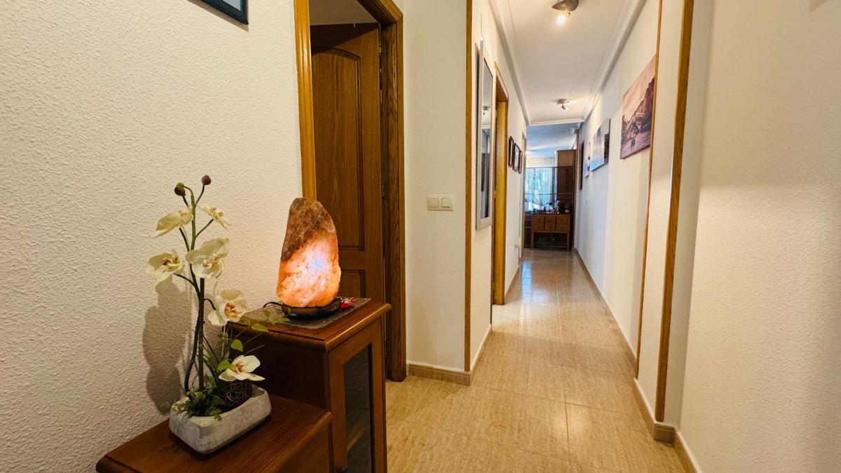 Venta de piso en Piso en Avenida de las Cortes Valencianas, Parque Acuático - Sector 25, Torrevieja, Torrevieja
photo 2