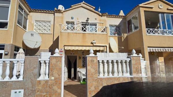 Independent chalet for sale in Casa o chalet en Calle Pablo Mercader Torregrosa, Parque Acuático - Sector 25, Torrevieja, Torrevieja
 photo 1