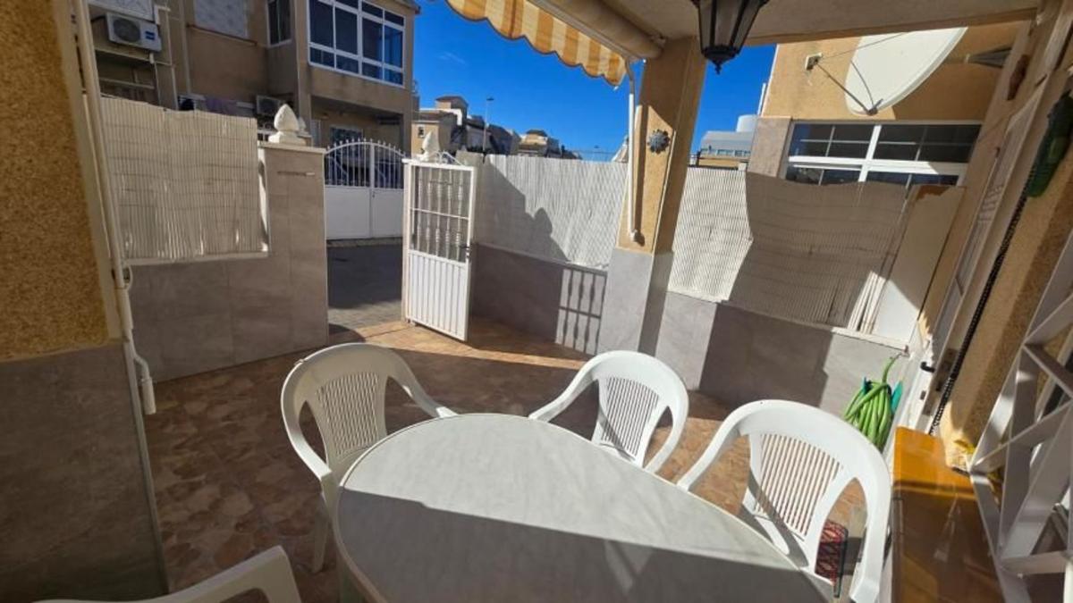 Sale of independent chalet in Casa o chalet en Calle Pablo Mercader Torregrosa, Parque Acuático - Sector 25, Torrevieja, Torrevieja
 photo 2