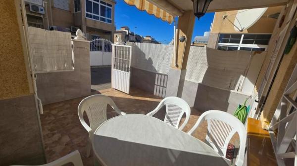 Independent chalet for sale in Casa o chalet en Calle Pablo Mercader Torregrosa, Parque Acuático - Sector 25, Torrevieja, Torrevieja
 photo 2