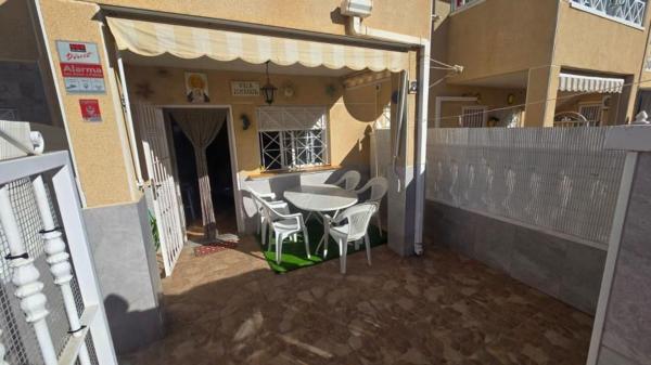 Independent chalet for sale in Casa o chalet en Calle Pablo Mercader Torregrosa, Parque Acuático - Sector 25, Torrevieja, Torrevieja
 photo 3
